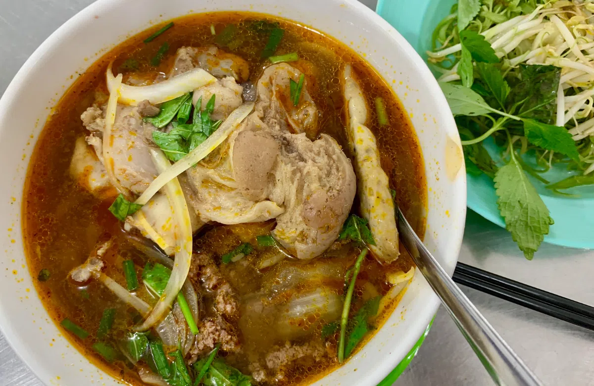 Bún bò Huế bao nhiêu calo?