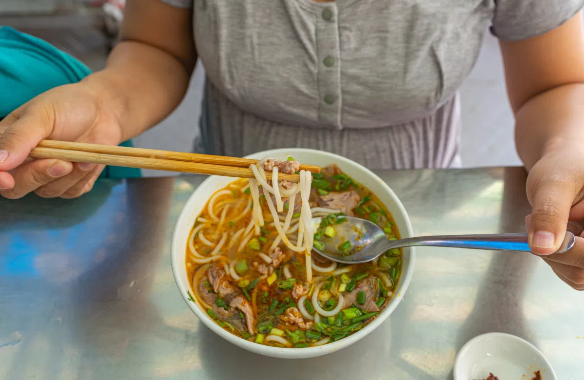 Cách ăn bún bò không bị tăng cân
