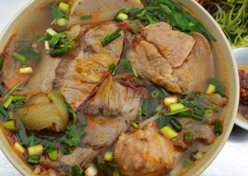 Bún bò Huế hẻm Tô Hiến Thành