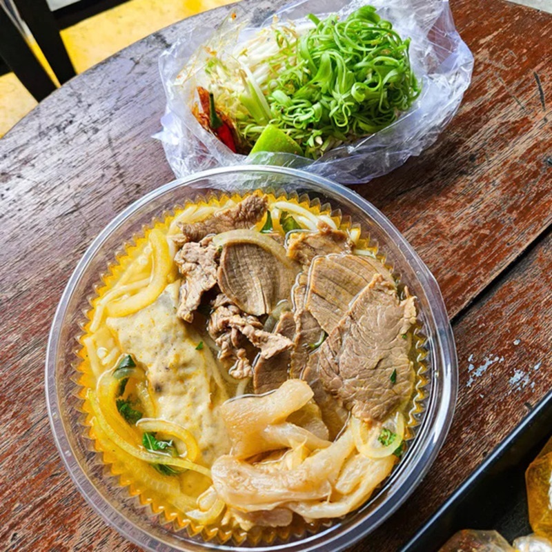 Nguyên liệu tươi ngon Bún bò Huế 14B