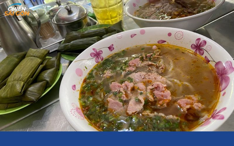 Tô bún bò Huế đầy đặn tại Ngọc Dung Thủ Đức