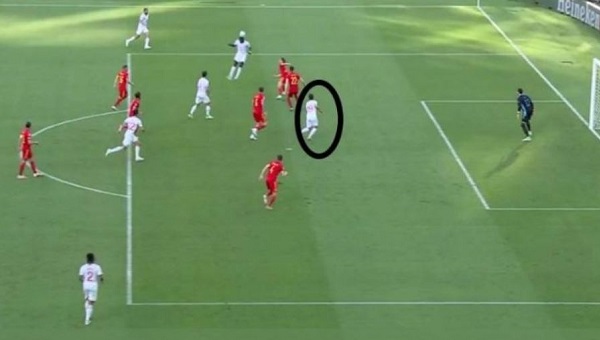 Việt Vị Trong Bóng Đá Là Gì? Khám Phá Luật Việt Vị Chi Tiết Nhất