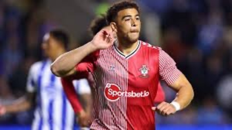 Che Adams: Bí quyết thành công của tiền đạo tài năng