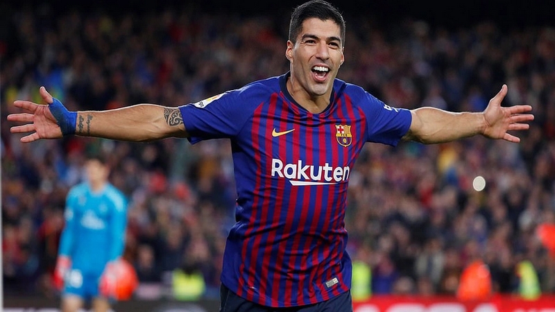 Suarez từng gây ấn tượng khi ghi được 2 cú poker liên tiếp Poker trong bóng đá là gì và những kỷ lục về poker
