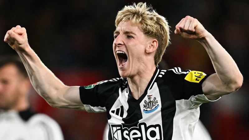 Anthony Gordon trong màu áo Newcastle