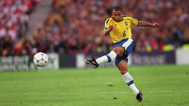 Roberto Carlos và cú sút huyền thoại