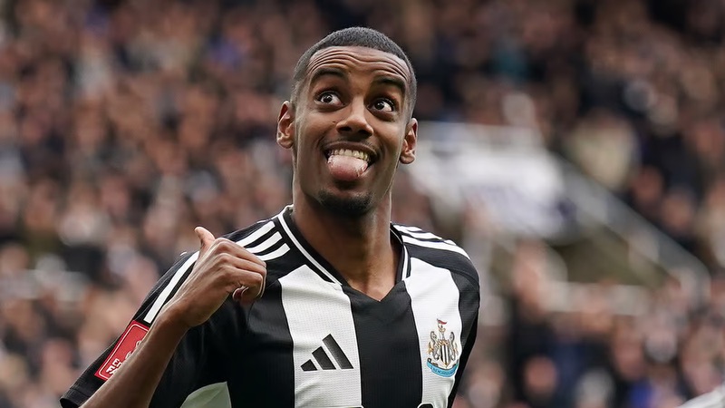 Và cũng là cái tên cực kỳ quan trọng của Newcastle Cầu thủ Alexander Isak - Vươn lên để trở thành số 1