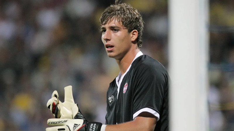 Thủ môn Kevin Trapp đã nỗ lực vươn lên từ đội trẻ để cuối cùng đạt được thành công. Thủ môn Kevin Trapp - Sự nghiệp với tình cảm tai tiếng