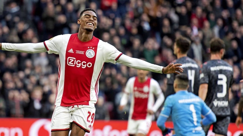 Cầu thủ Ryan Gravenberch - Màn lột xác đáng mong đợi