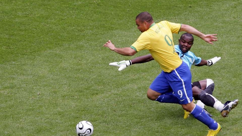 Vị trí này trong lịch sử ngày càng ít đi Sự thoái trào và chuyển mình của tiền đạo cắm truyền thống